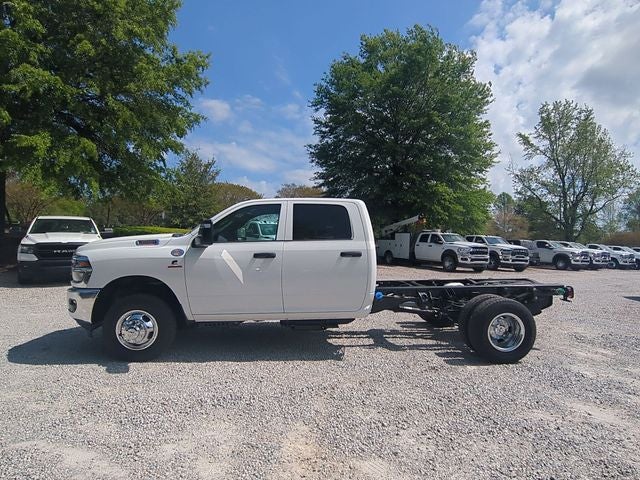 2026 RAM Ram 3500 Chassis Cab RAM 3500 TRADESMAN CREW CAB CHASSIS 4X4 60' CA