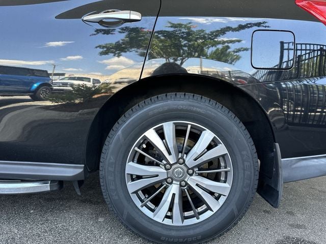 2020 Nissan Pathfinder SL