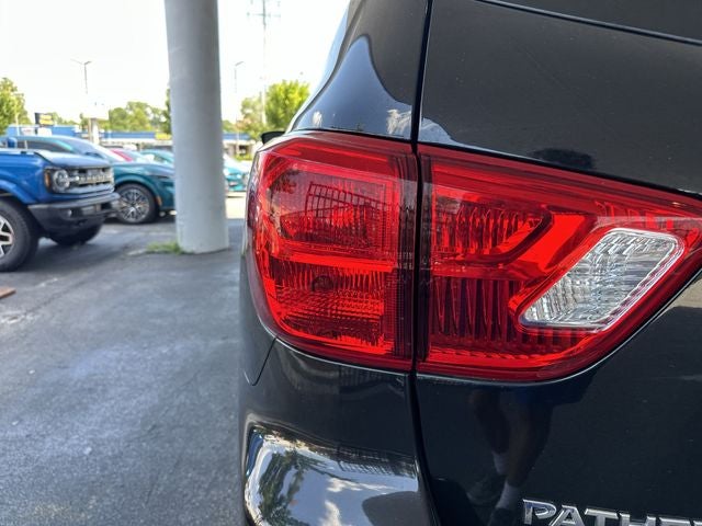 2020 Nissan Pathfinder SL