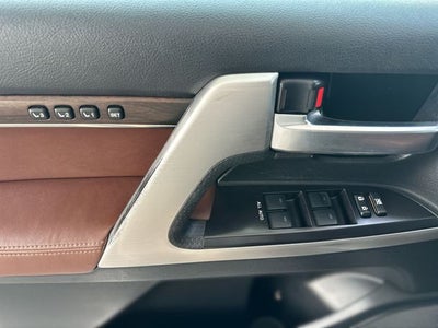 2017 Toyota Land Cruiser V8