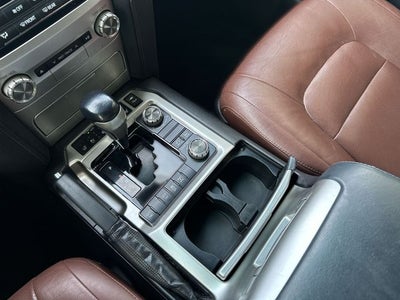 2017 Toyota Land Cruiser V8