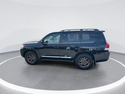 2017 Toyota Land Cruiser V8