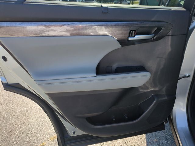 2023 Toyota Highlander Platinum
