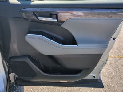 2023 Toyota Highlander Platinum