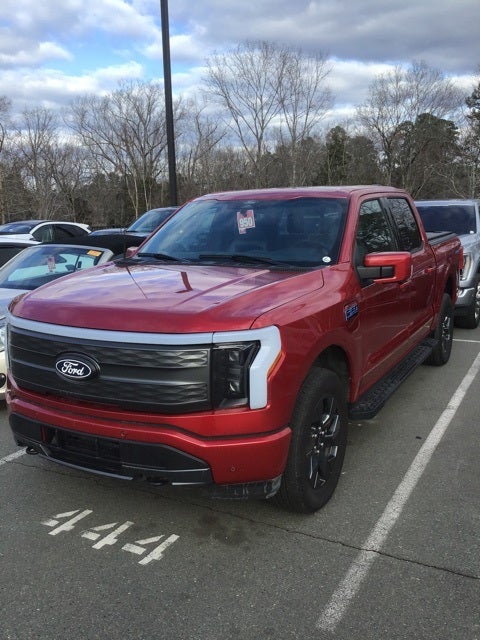 2025 Ford F-150 Lightning Lariat