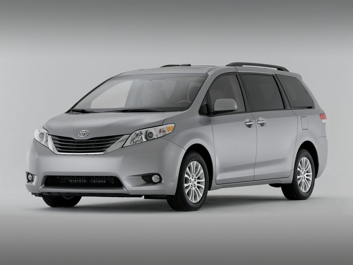 2014 Toyota Sienna XLE 8 Passenger