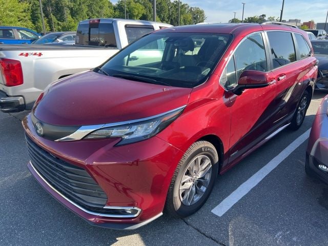 2021 Toyota Sienna XLE 8 Passenger