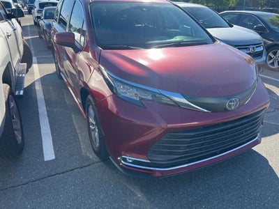 2021 Toyota Sienna XLE 8 Passenger