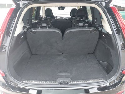 2020 Volvo XC90 T6 Momentum