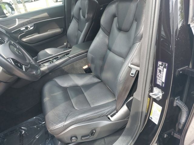 2020 Volvo XC90 T6 Momentum