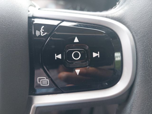 2020 Volvo XC90 T6 Momentum