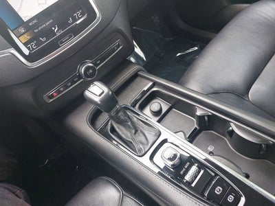 2020 Volvo XC90 T6 Momentum