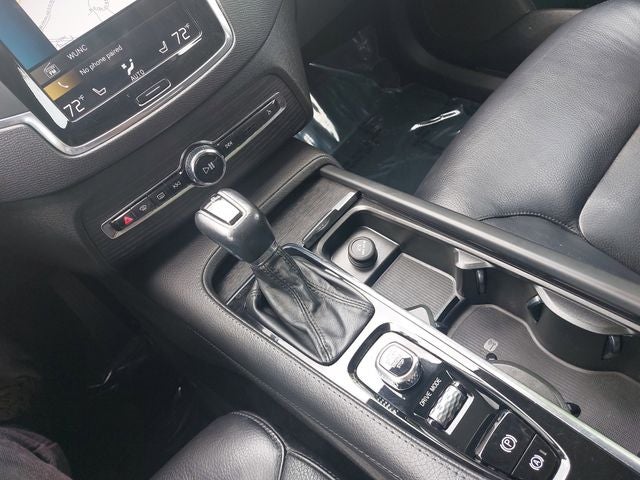 2020 Volvo XC90 T6 Momentum