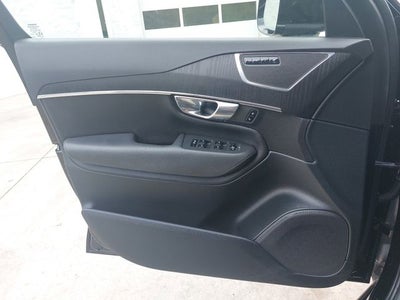 2020 Volvo XC90 T6 Momentum