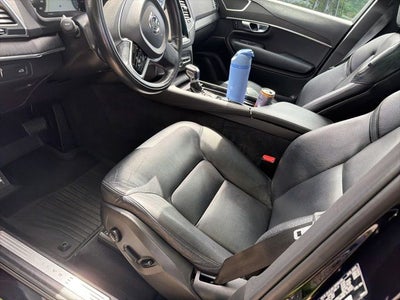 2020 Volvo XC90 T6 Momentum