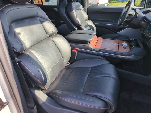 2025 Lincoln Navigator L Black Label