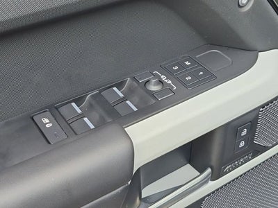 2024 Land Rover Defender 110 SE