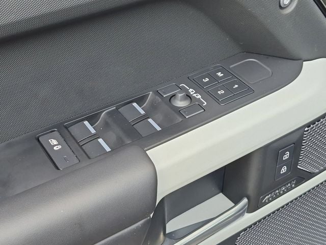 2024 Land Rover Defender 110 SE
