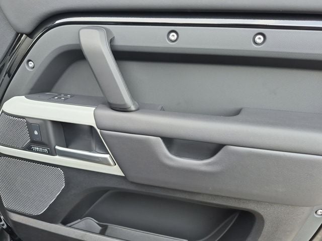 2024 Land Rover Defender 110 SE