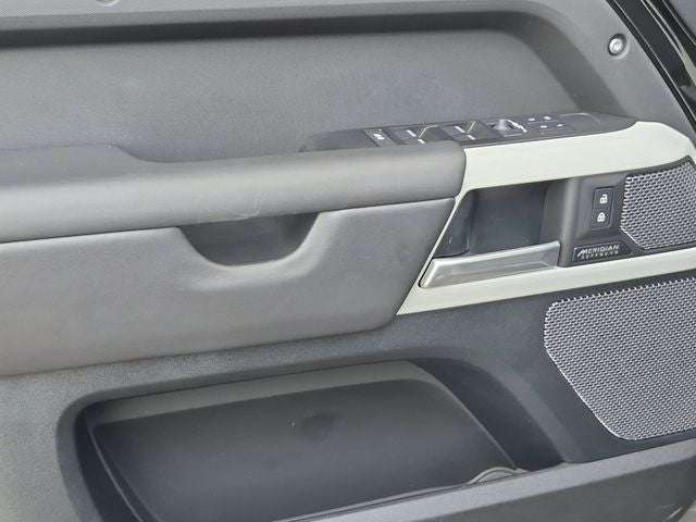 2024 Land Rover Defender 110 SE