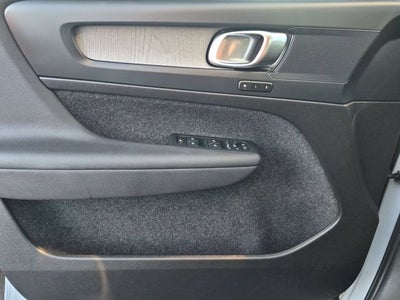 2024 Volvo XC40 B5 Plus Bright Theme