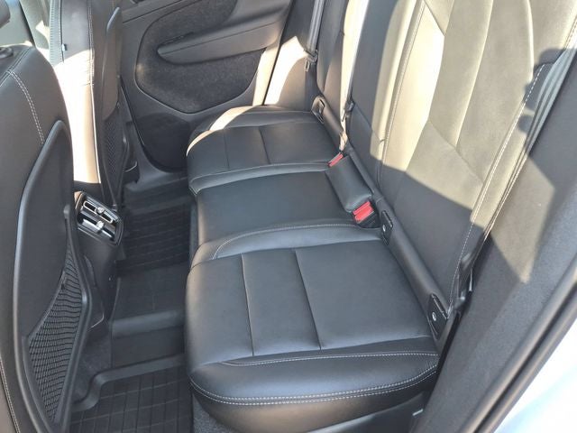 2024 Volvo XC40 B5 Plus Bright Theme