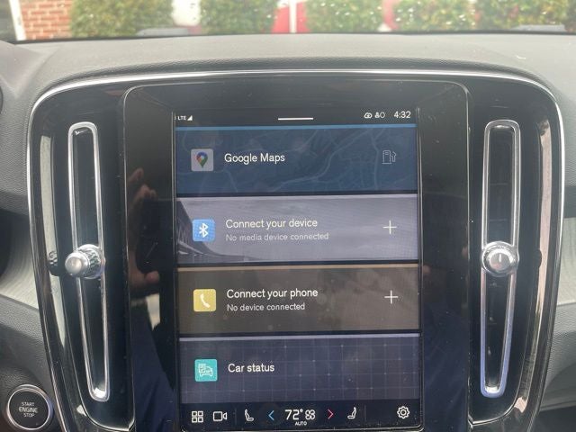 2024 Volvo XC40 B5 Plus Bright Theme