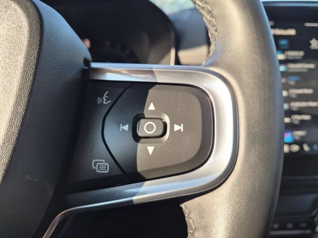 2024 Volvo XC40 B5 Plus Bright Theme