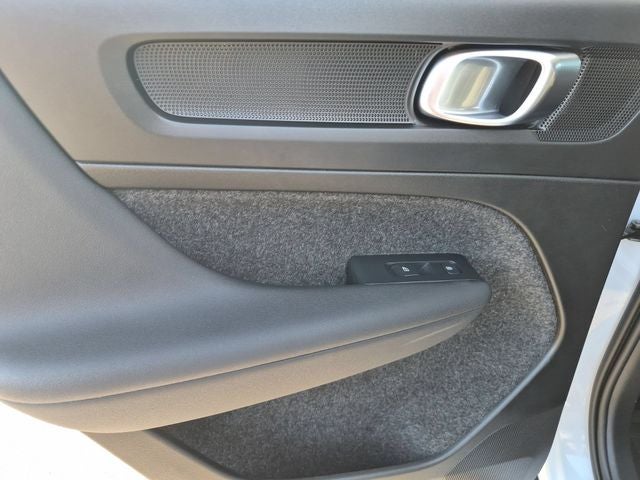 2024 Volvo XC40 B5 Plus Bright Theme