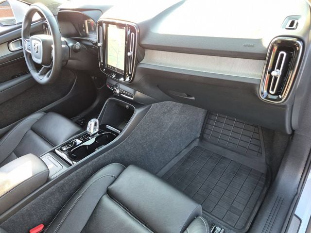2024 Volvo XC40 B5 Plus Bright Theme