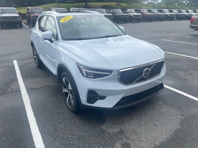 2024 Volvo XC40 B5 Plus Bright Theme