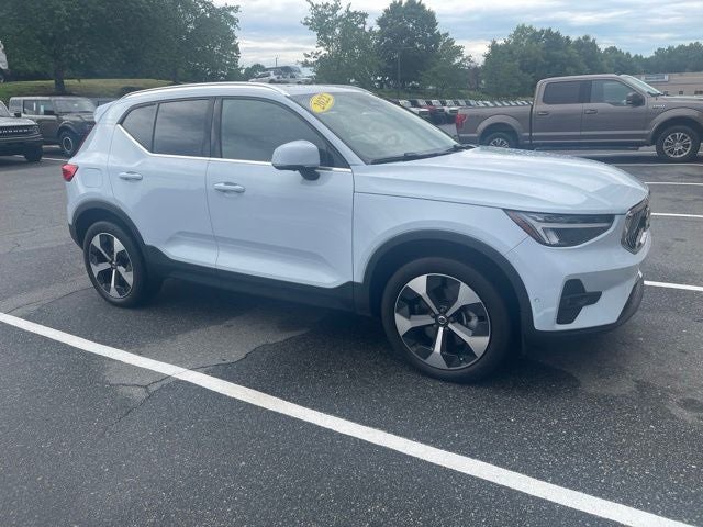 2024 Volvo XC40 B5 Plus Bright Theme