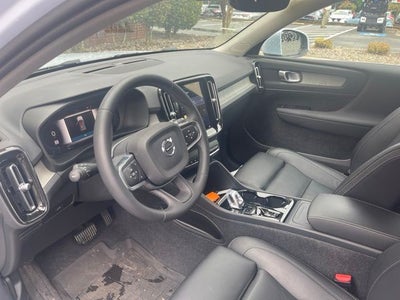 2024 Volvo XC40 B5 Plus Bright Theme
